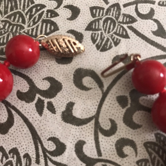 Gorgeous red glass bead necklace with gold clasp classic Valentines, glamour - Picture 5 of 6